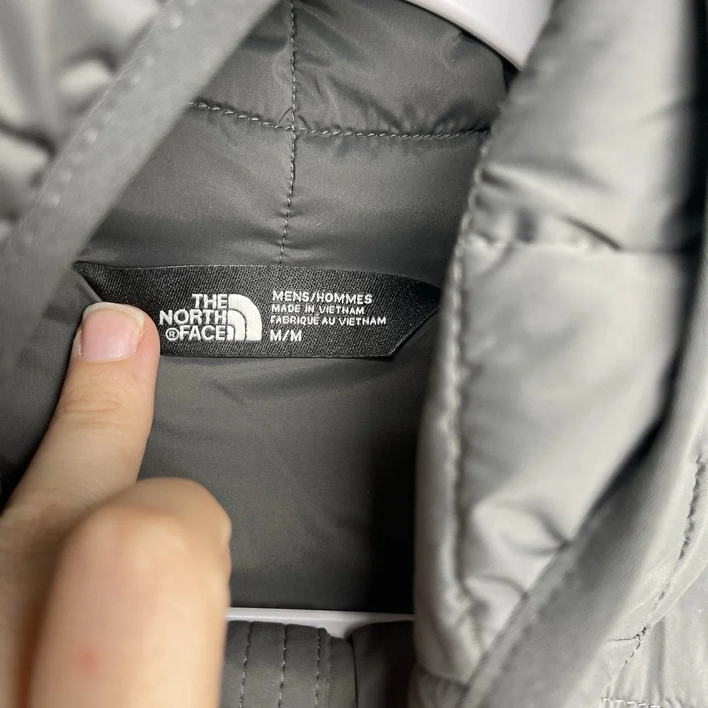 The North Face Thermoball Jacket Mens Medium Gray Outdoor Hiking Zip Up NWT